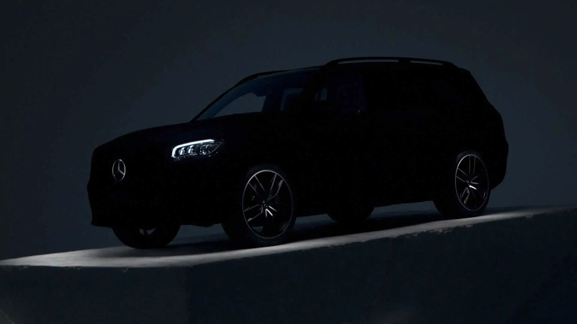 Mercedes-Benz, Makyajlı GLS-Serisi’nin Teaser Görselini Yayınladı