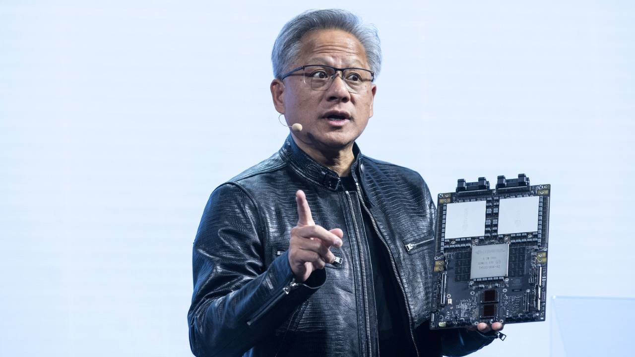 Nvidia’da Yapay Zeka Devrimi: Jensen Huang’dan Çalışanlara Çarpıcı Çağrı ve Şirketin Hızla Büyüme Stratejisi
