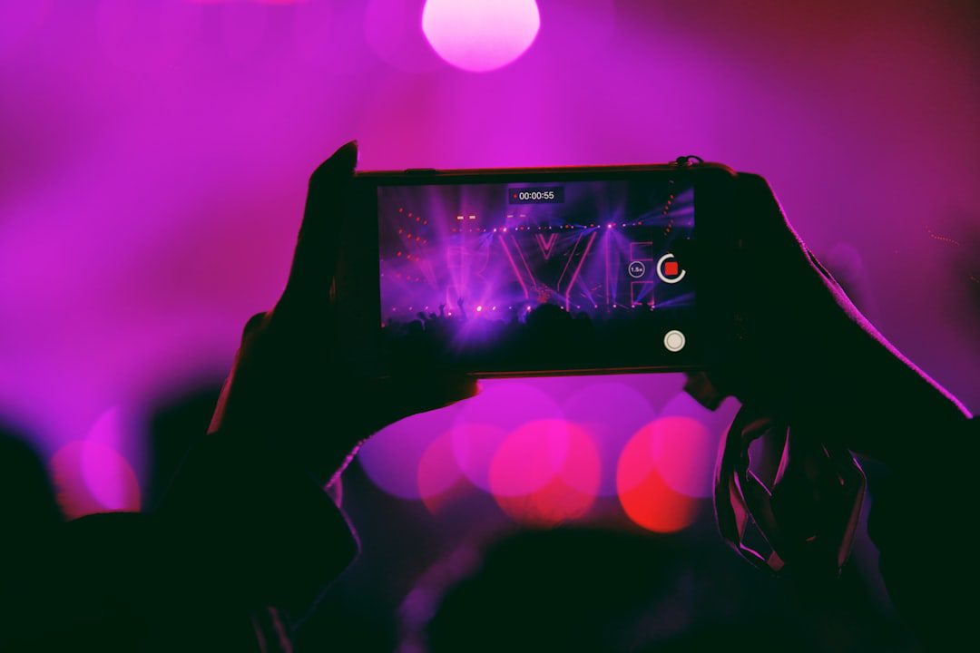 TikTok’un Kısa Video Evreni: Bir Eğlence Mecrasından Ötesi