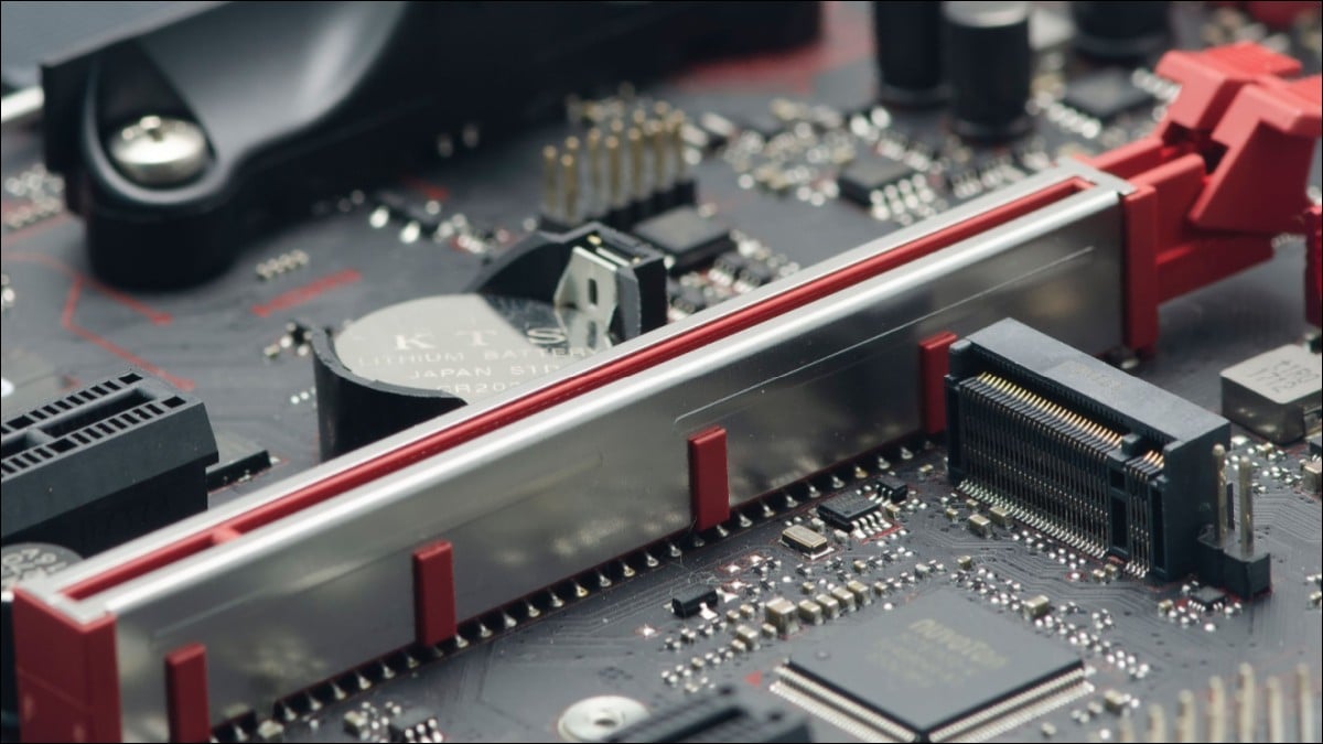 Bilgisayarınızın Kalbi: Anakart Sürücülerini Güncel Tutmanın Püf Noktaları